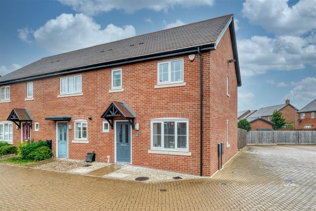 Centurion Drive, Kempsey, Worcester, WR5 3NR 3 bed end of terrace house