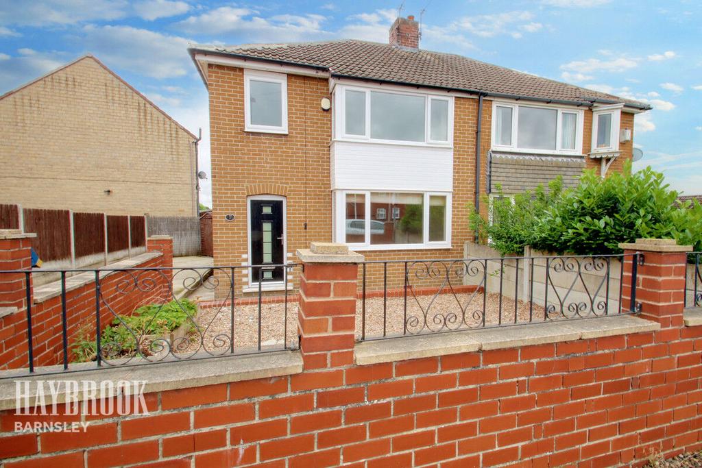 West End Avenue, Royston 3 bed semidetached house for sale £155,000
