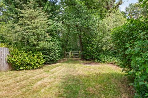 128 Overdale, Ashtead, KT21 1PX