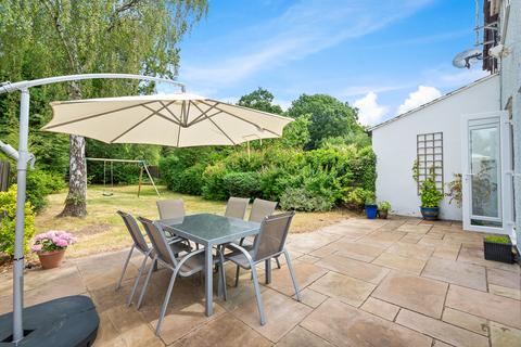 128 Overdale, Ashtead, KT21 1PX