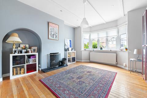 128 Overdale, Ashtead, KT21 1PX
