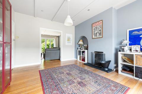 128 Overdale, Ashtead, KT21 1PX