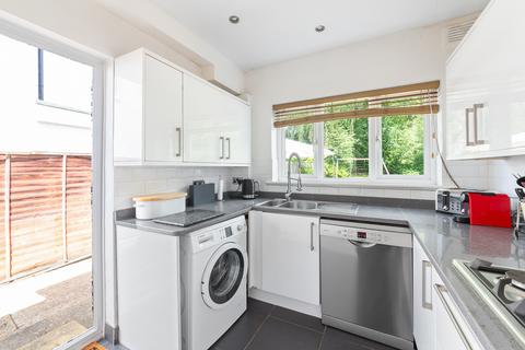 128 Overdale, Ashtead, KT21 1PX
