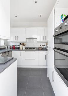 128 Overdale, Ashtead, KT21 1PX