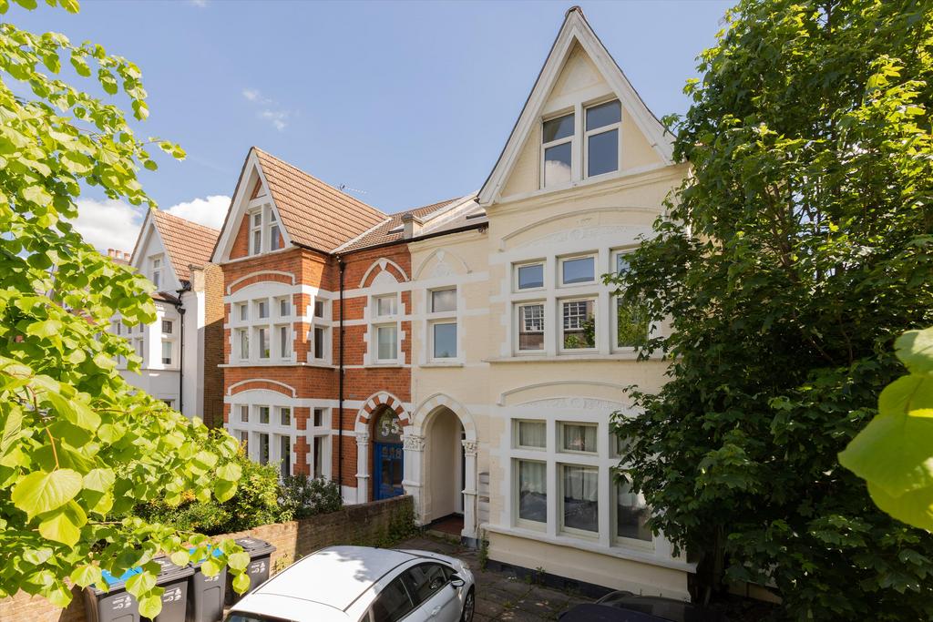 Merton Hall Road, Wimbledon, London... 2 bed flat £1,800 pcm (£415 pw)