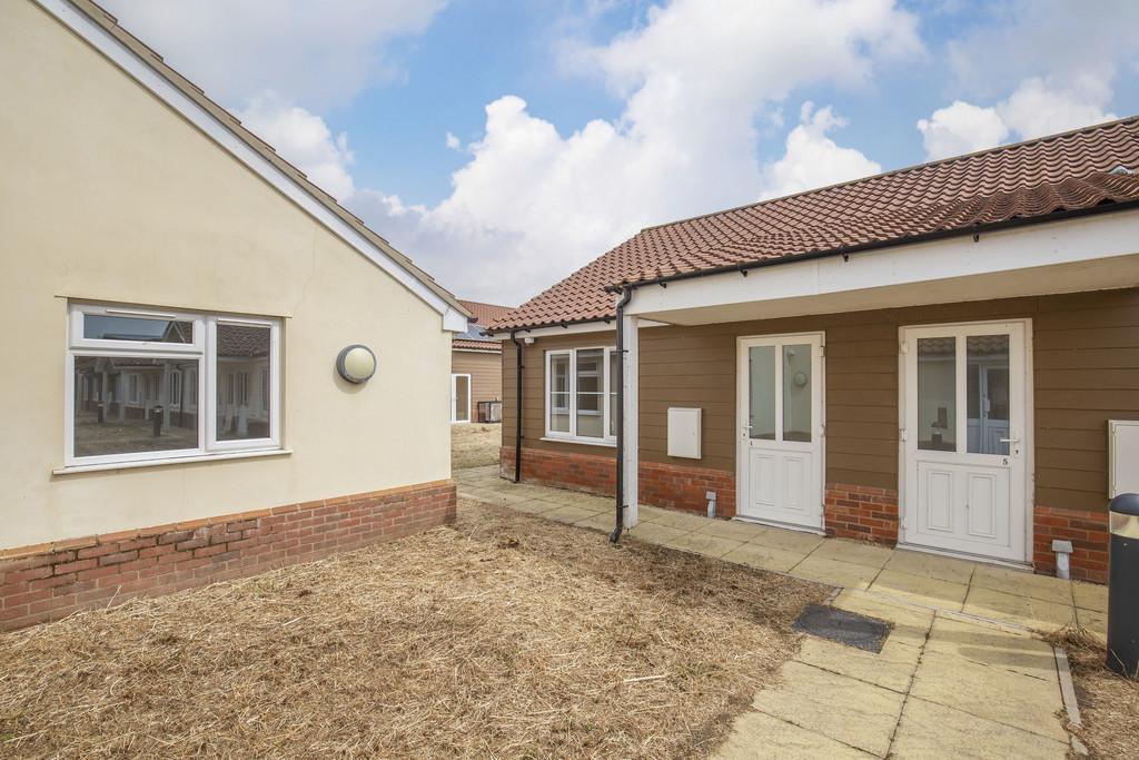 Hardingham Road, Hingham 1 bed terraced bungalow £675 pcm (£156 pw)