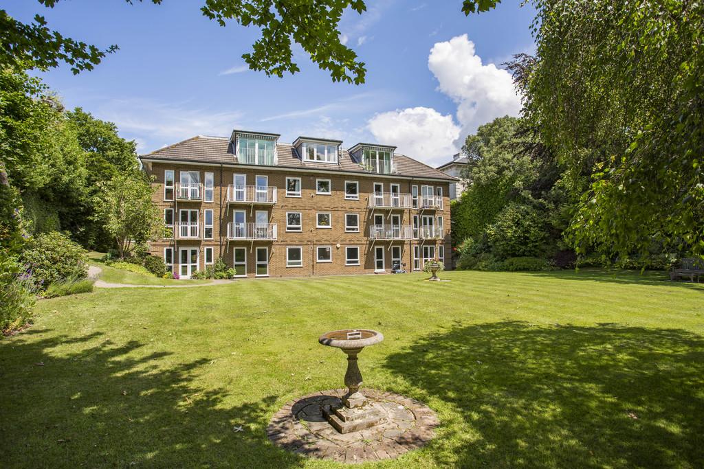 Calverley Park Gardens, Tunbridge Wells 3 bed apartment for sale £400,000