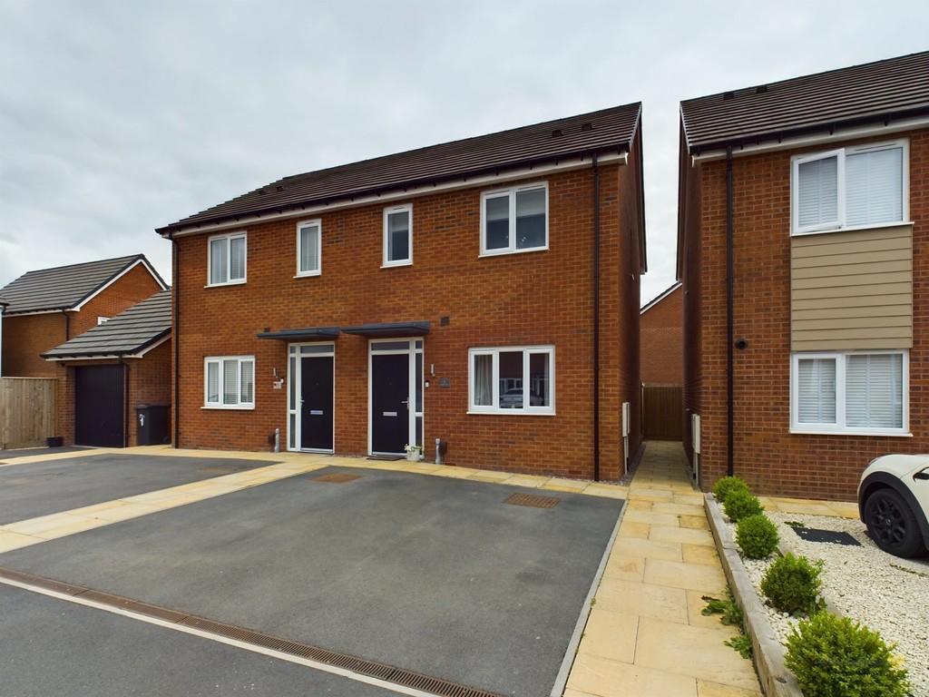 Skylark Drive, Branston 2 bed semidetached house for sale £210,000