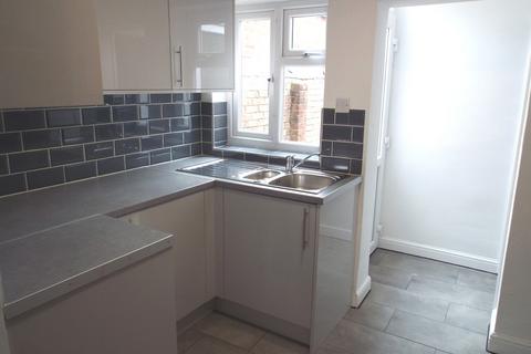 2 bedroom end of terrace house to rent - 5 Kirkstead Avenue
