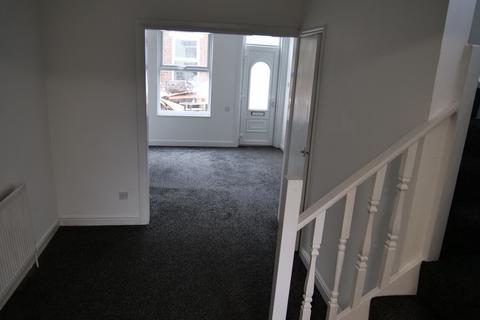 2 bedroom end of terrace house to rent, 5 Kirkstead Avenue