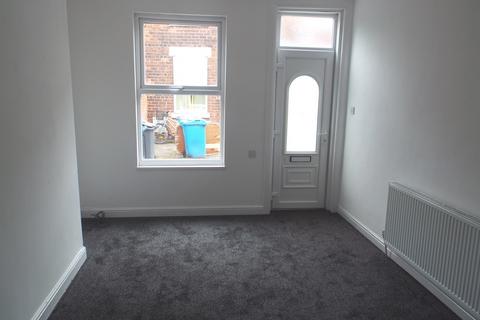 2 bedroom end of terrace house to rent, 5 Kirkstead Avenue