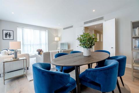 Circus Apartments, Canary Riverside, Westferry Circus, London