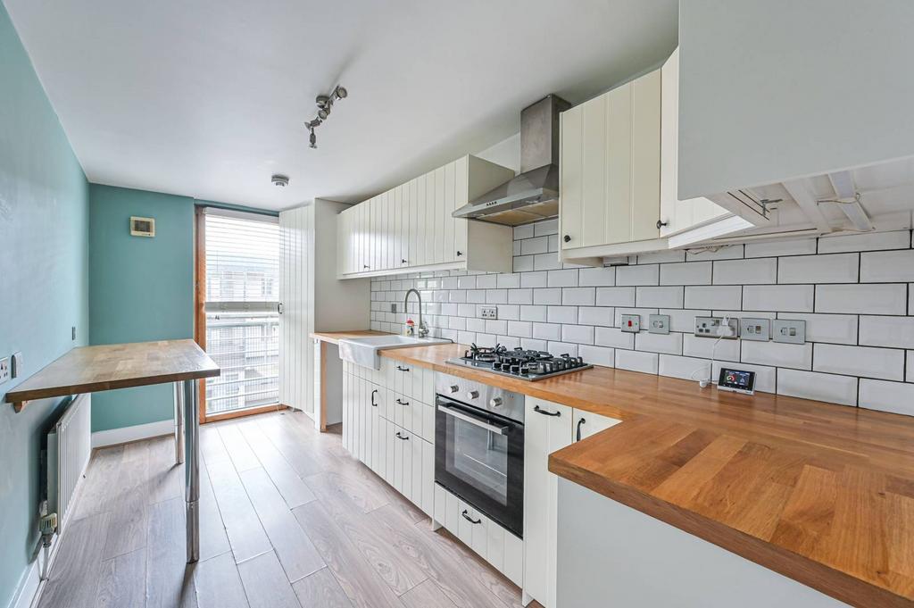 Ferrey Mews, Brixton, London, SW9 2 bed flat to rent - £2,150 pcm (£496 pw)