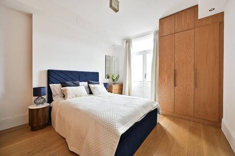 3 bedroom flat for sale, Nevern Square, Earls Court, London, SW5
