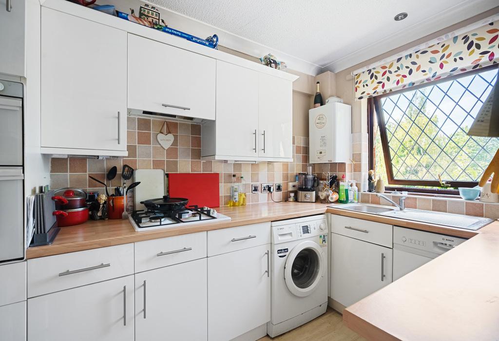 Nineacres Way, Coulsdon 4 bed terraced house £375,000