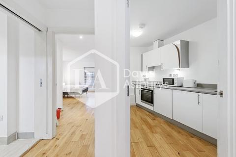 Studio to rent, York Way, Kings Cross, London