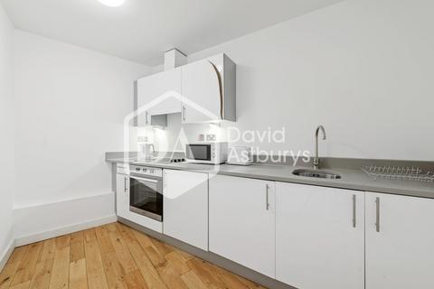 Studio to rent, York Way, Kings Cross, London