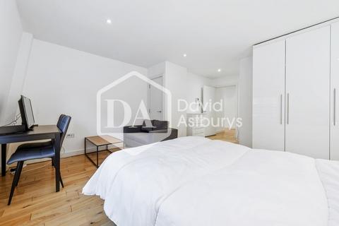 Studio to rent, York Way, Kings Cross, London