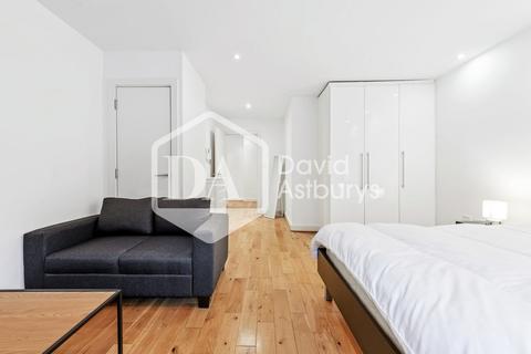 Studio to rent, York Way, Kings Cross, London