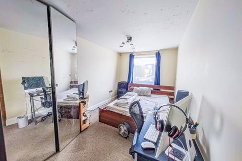 37 Warrior Close, London, SE28 0NL
