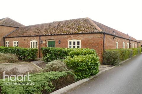 2 bedroom barn conversion to rent, St. Peter Close