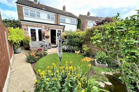 24 Downlands, Waltham Abbey, EN9 1UH