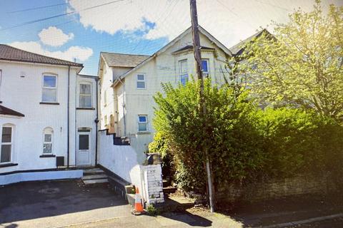 Very Large Flat With Garden. Clyffard Crescent, Newport