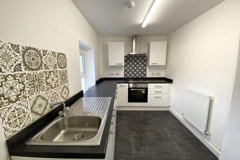2 bedroom flat to rent, Very Large Flat With Garden. Clyffard Crescent, Newport