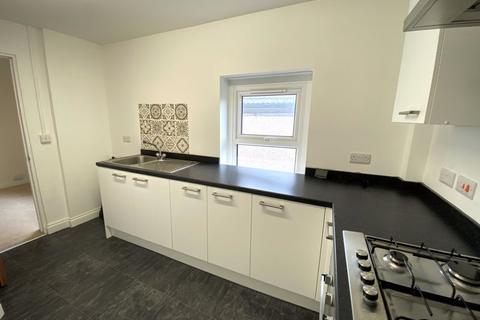 2 bedroom flat to rent, Very Large Flat With Garden. Clyffard Crescent, Newport