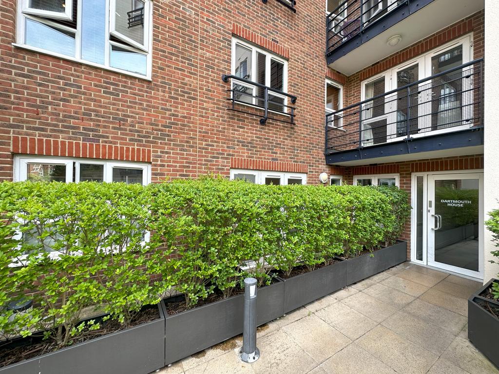 Seven Kings Way, KINGSTON UPON THAMES... 2 bed apartment to rent £