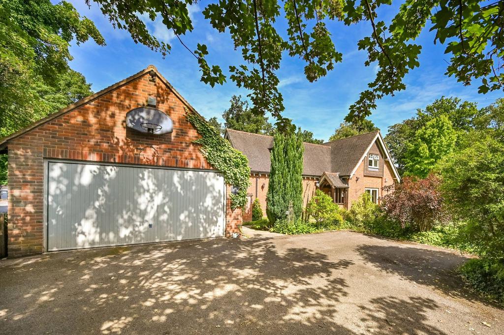Henley Road, Maidenhead, SL6 5 bed detached house for sale £1,250,000