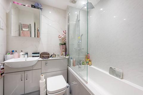 12 Anderson Close, London, W3 6YJ