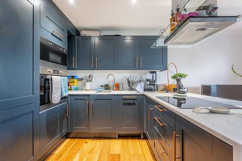 12 Anderson Close, London, W3 6YJ