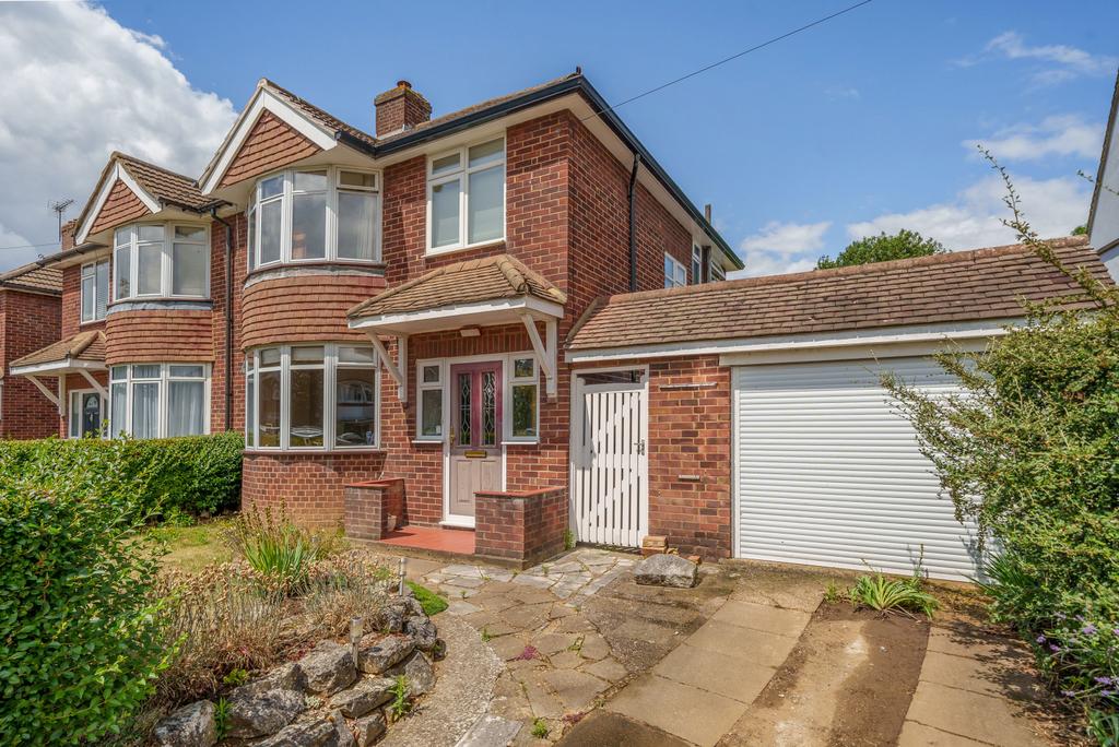 Gaston Way, Shepperton, TW17 3 bed semidetached house for sale £565,000