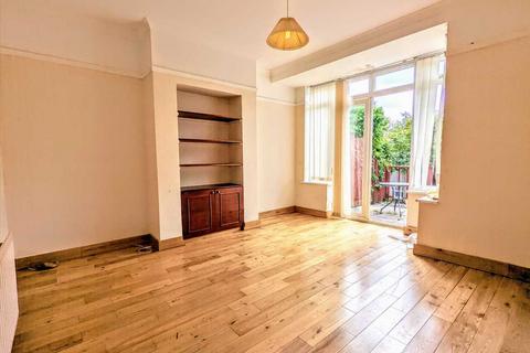 4 bedroom terraced house to rent, Mount Road, London