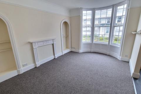 2 bedroom flat to rent, 68 North Marine Road