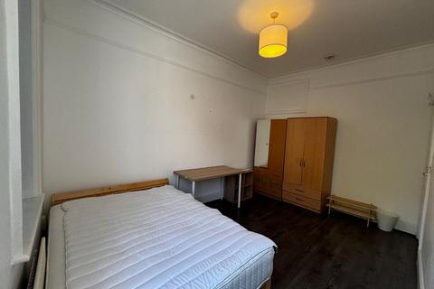 4 bedroom flat to rent, Devonshire House,  Kilburn High Road, London