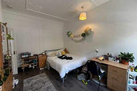 4 bedroom flat to rent, Devonshire House,  Kilburn High Road, London