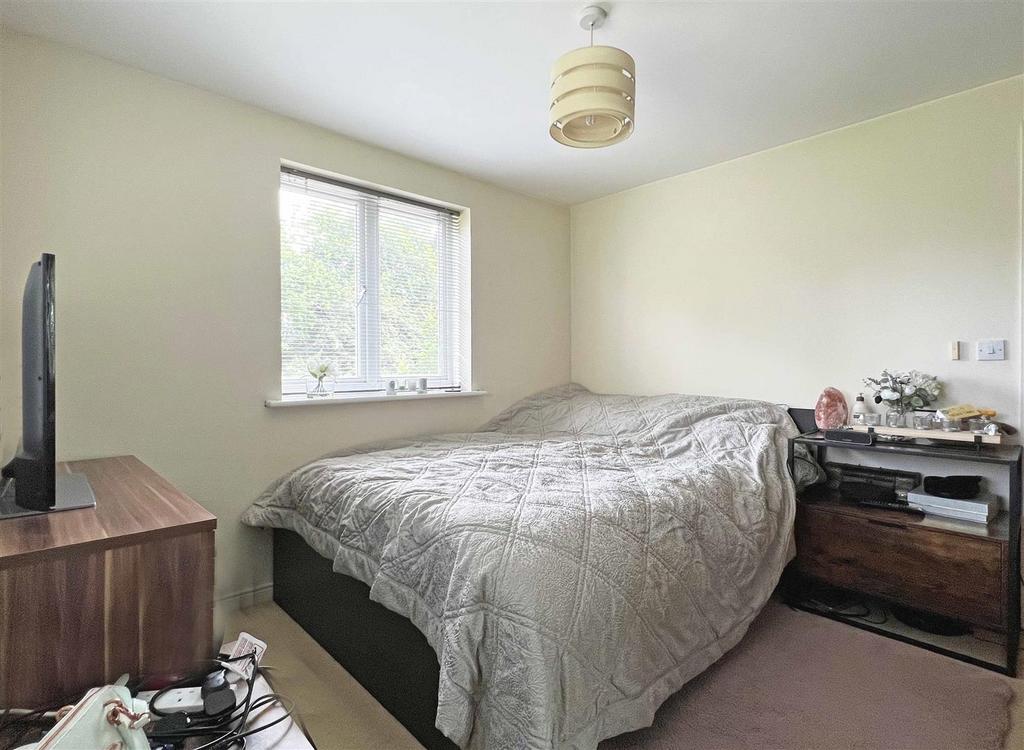 Bed 1b.jpg