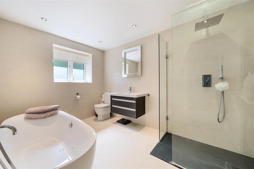 En-suite Bath/Shower Room