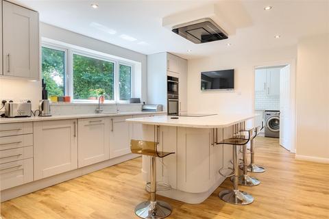 2 Harendon, Tadworth, KT20 5TT