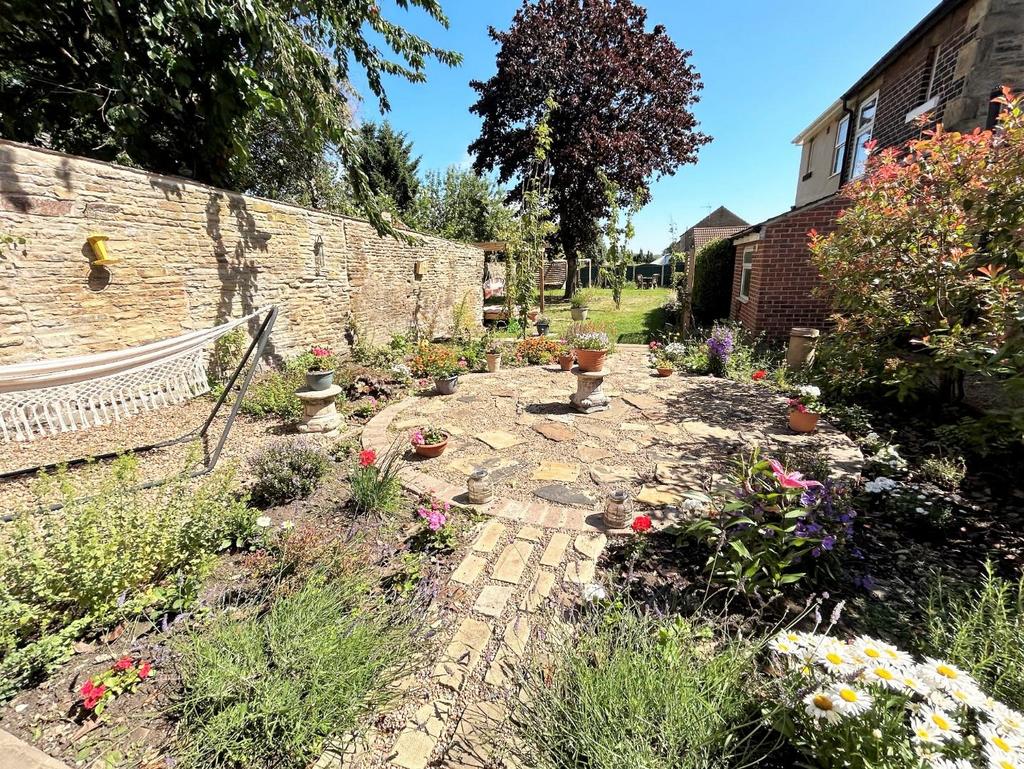 Wentworth Road, Thorpe Hesley, Rotherham 3 bed house £400,000