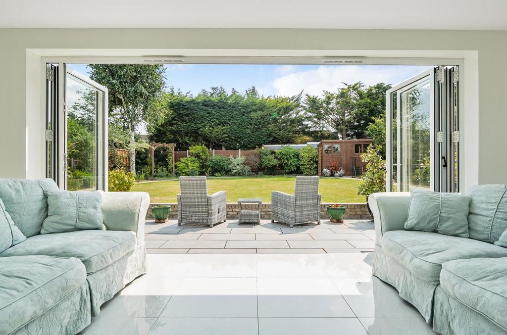 Lampern Crescent, Billericay 4 bed detached house £900,000