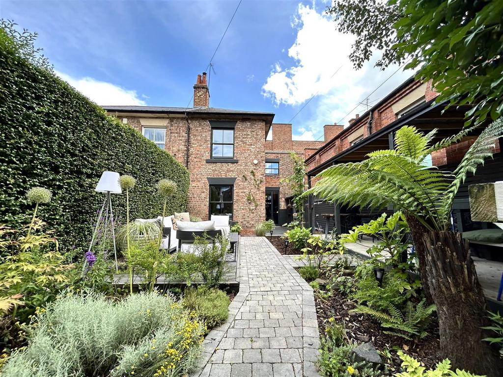 West Crescent, Darlington 4 bed semidetached house for sale £290,000
