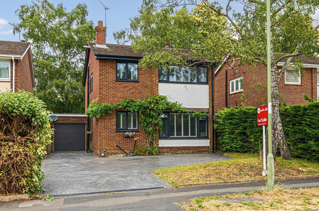 Ashdown Road, Hiltingbury, Chandler's Ford 4 bed detached house £499,950