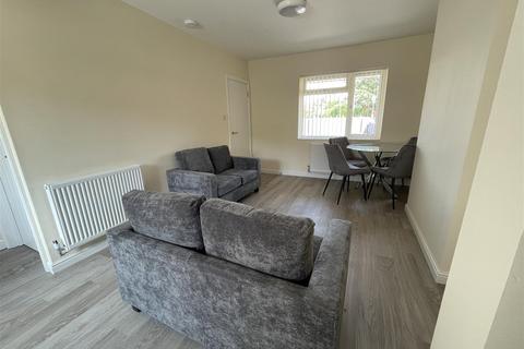 6 bedroom detached house to rent, Doncaster Road, Bristol