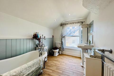 11 Fernbank Crescent, Folkestone, CT19 5SF