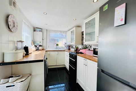 11 Fernbank Crescent, Folkestone, CT19 5SF