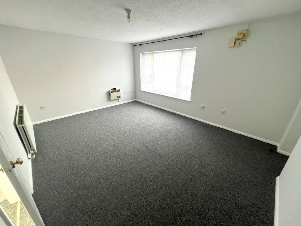 Otter Way, Barnstaple Studio to rent £525 pcm (£121 pw)