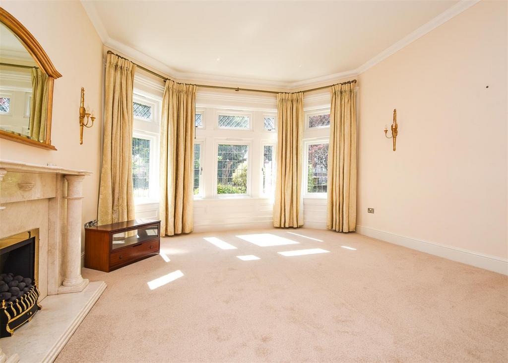 18C Southgate, Stockwell Road... 2 bed apartment £995 pcm (£230 pw)